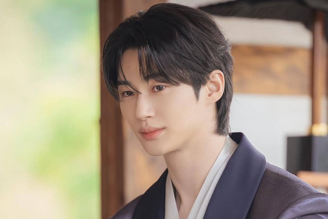 Byeon Woo Seok di drama Perfect Crown