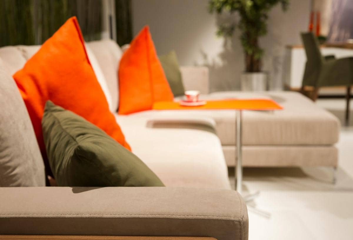 ilustrasi sofa L-shaped