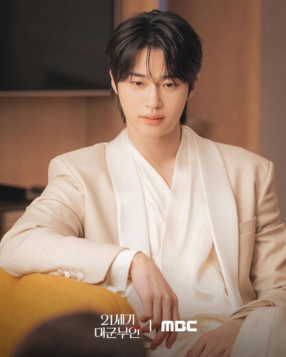 Still cut drama Perfect Crown 