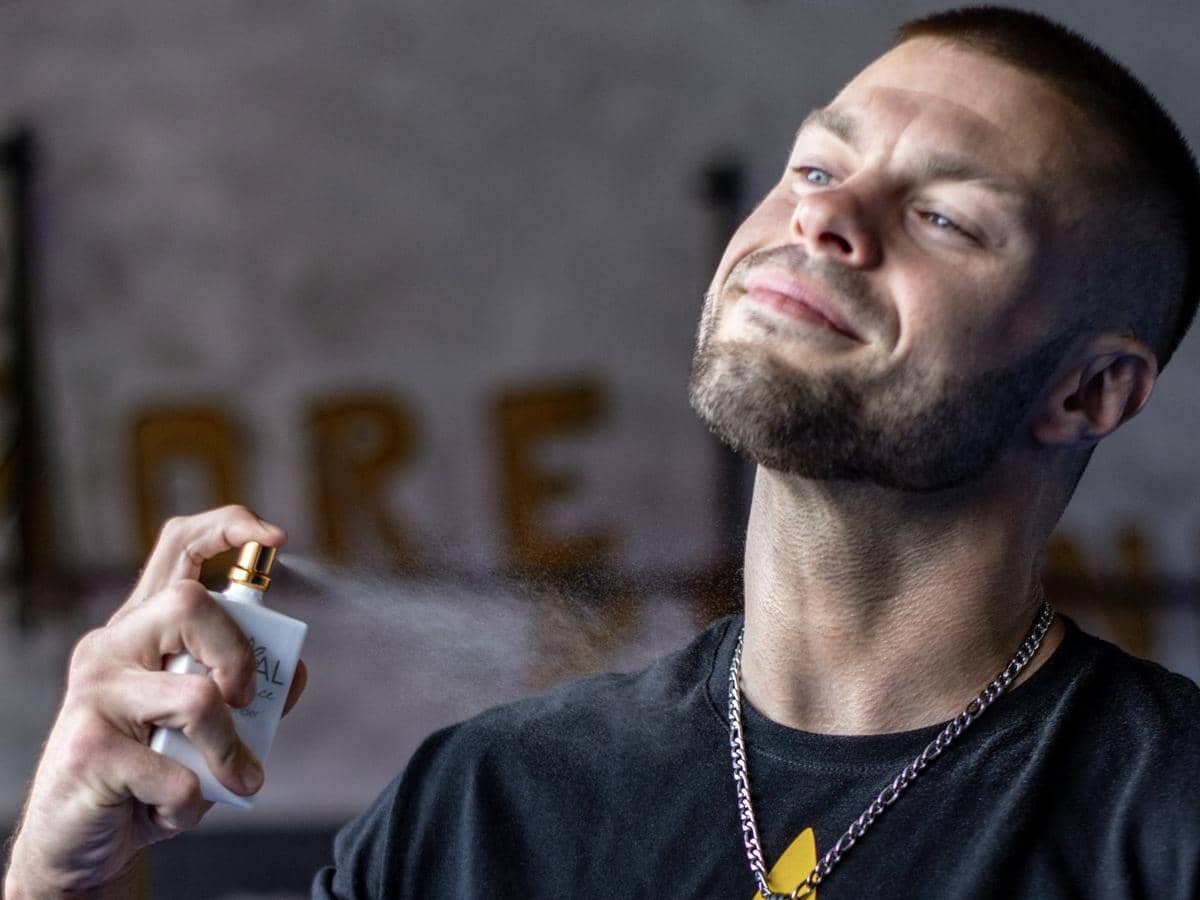5 Rekomendasi Parfum Pria Aroma Fresh Spicy, Wanginya Maskulin Abis!