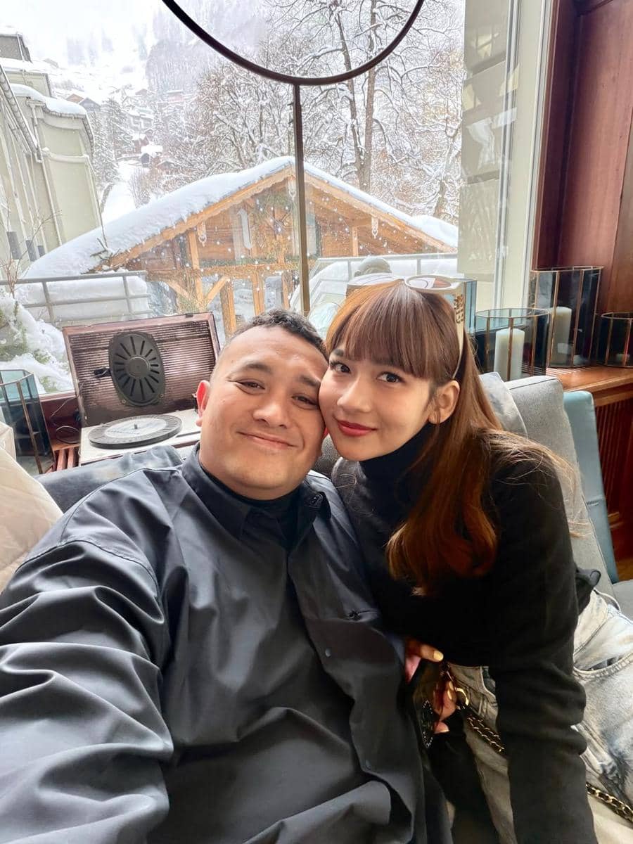 Keluarga Gilang Dirga main salju di Desa Engelberg, Swiss