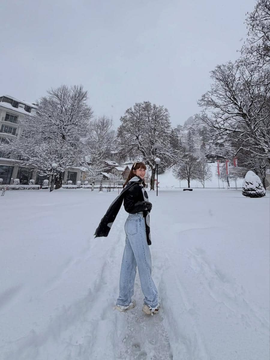Keluarga Gilang Dirga main salju di Desa Engelberg, Swiss