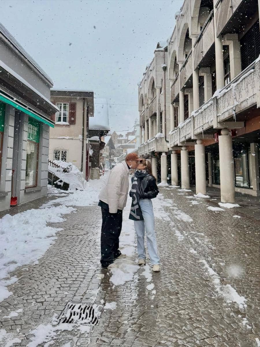 Keluarga Gilang Dirga main salju di Desa Engelberg, Swiss