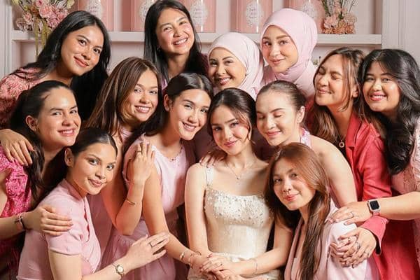 7 Potret Bridal Luncheon Syifa Hadju Bareng Bridesmaid, Serba Pink!