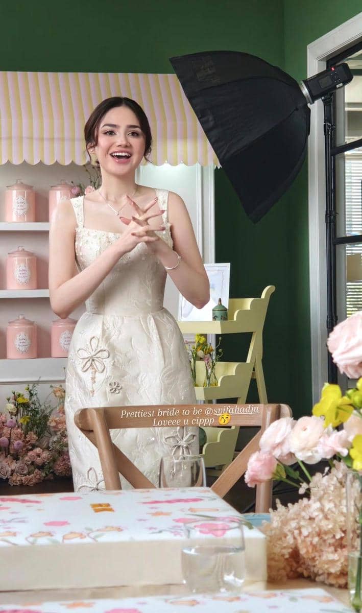 gaya Syifa Hadju di Bridal Luncheon