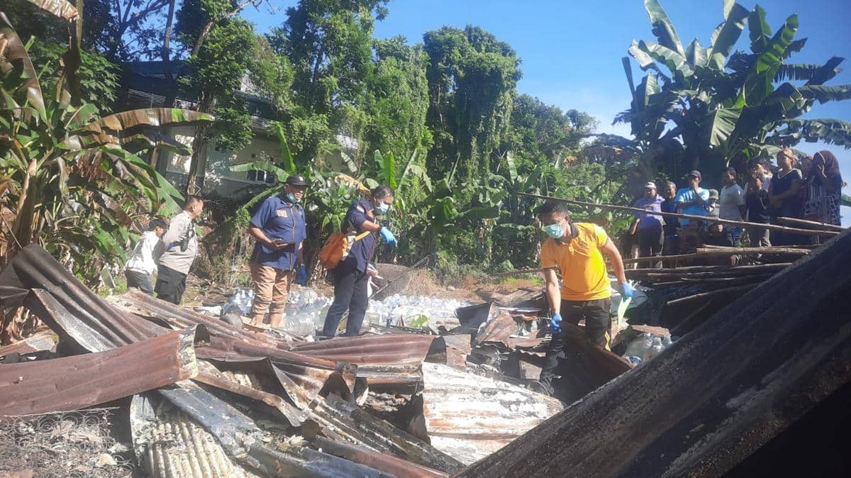 Kebakaran yang menewaskan seorang lansia di Antang Makassar, Jumat (10/4/2026). Polsek Manggala