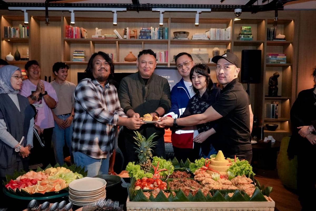 potret Benidictus Siregar dan tim produksi film Seporsi Mie Ayam Sebelum Mati 