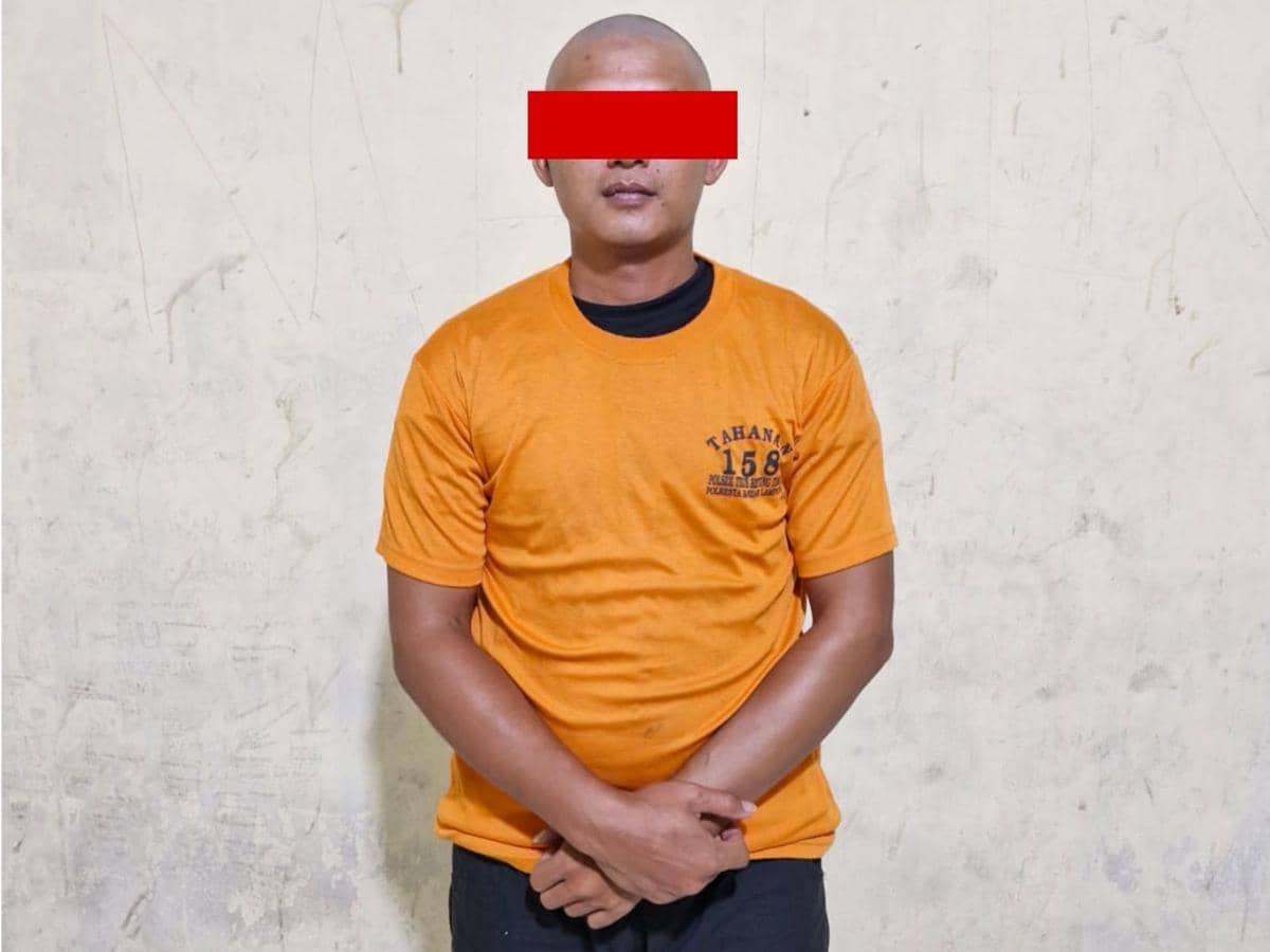 Pria Penjual Gorengan di Bandar Lampung Rekam Tetangga Mandi