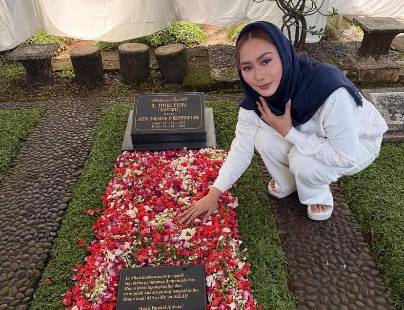 Inul Daratista Ziarah, Kenang Setahun Kepergian Titiek Puspa