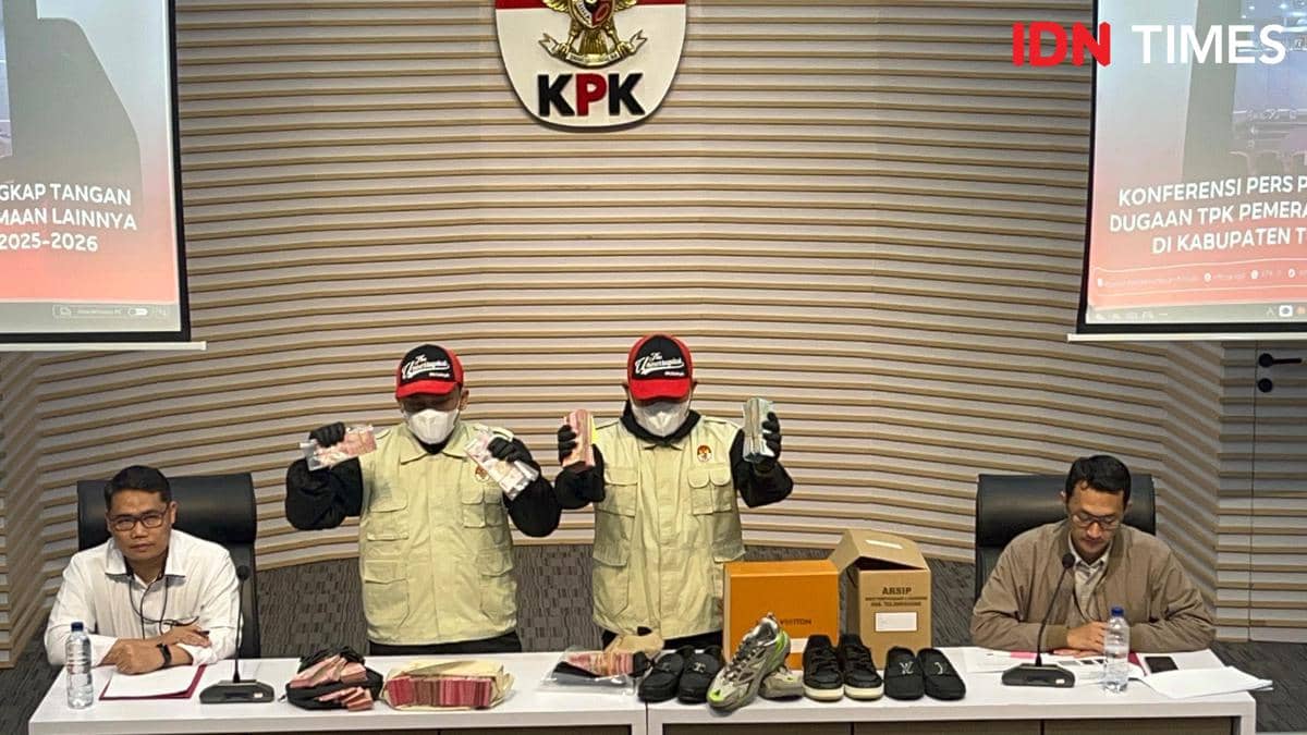 Barang bukti OTT Bupati Tulungagung Gatut Sunu Wibowo (IDN Times/Aryodamar)