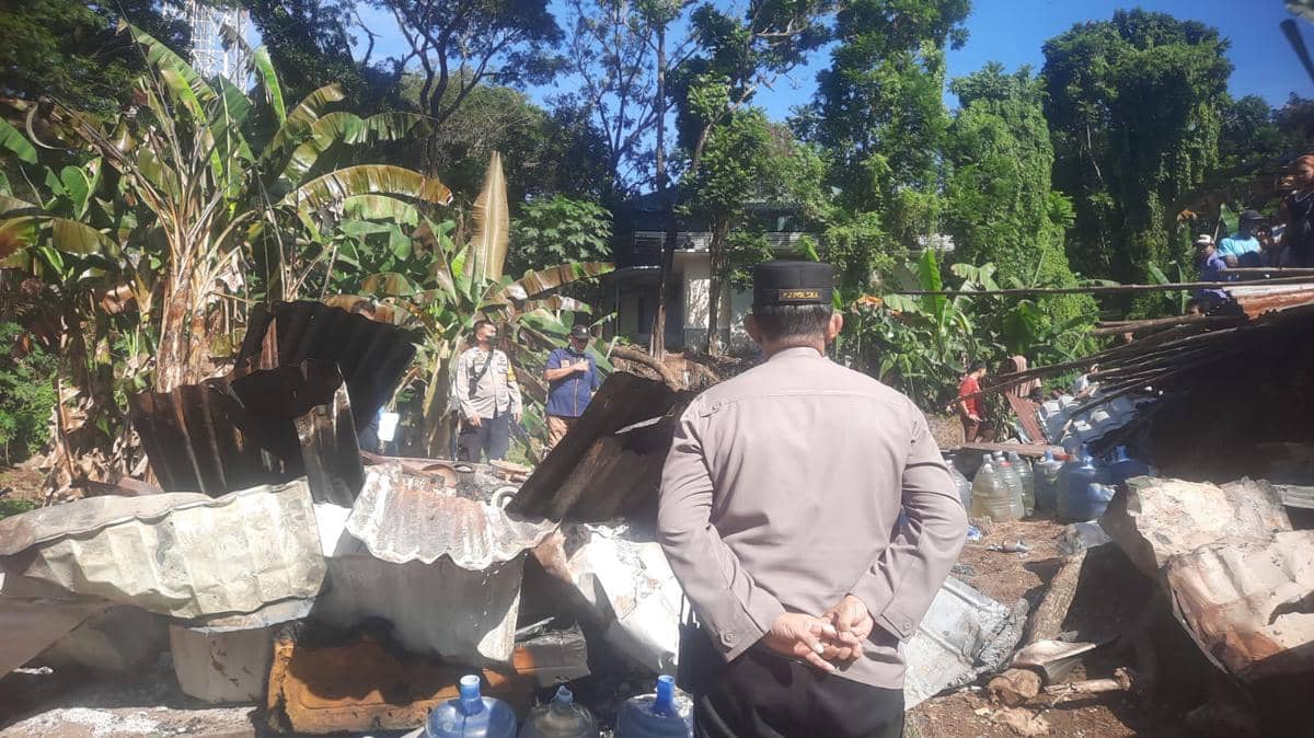 Kebakaran yang menewaskan seorang lansia di Antang Makassar, Jumat (10/4/2026). Polsek Manggala
