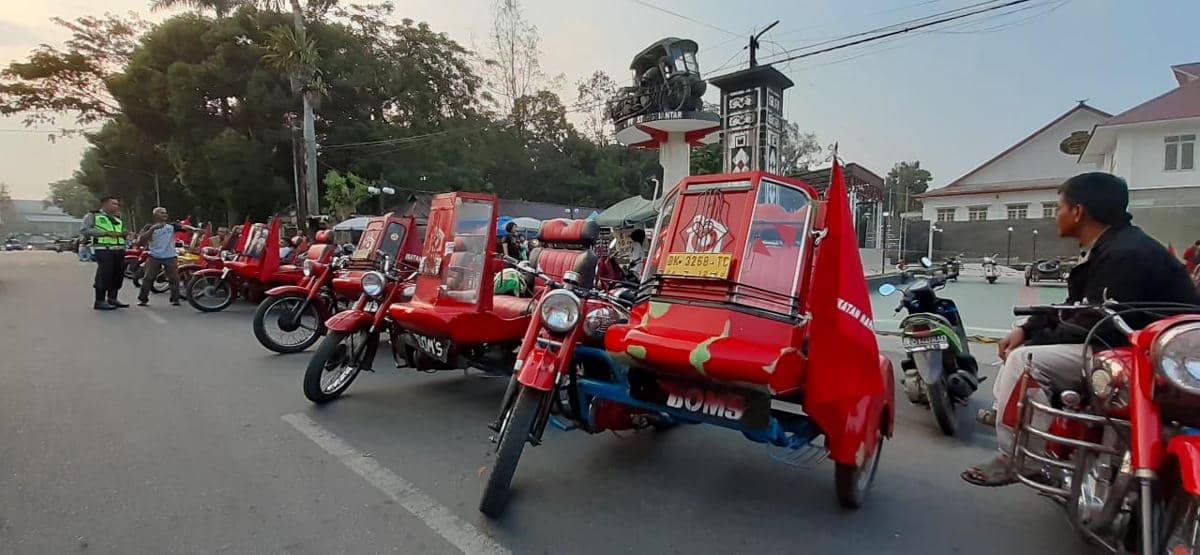 Konvoi Becak BSA Siantar saat peresmian Tugu BSA (Dok. Boy Warongan)