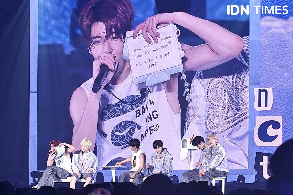 Beberapa surat NCTzen ditunjukkan ketika lagu 1000.jpg