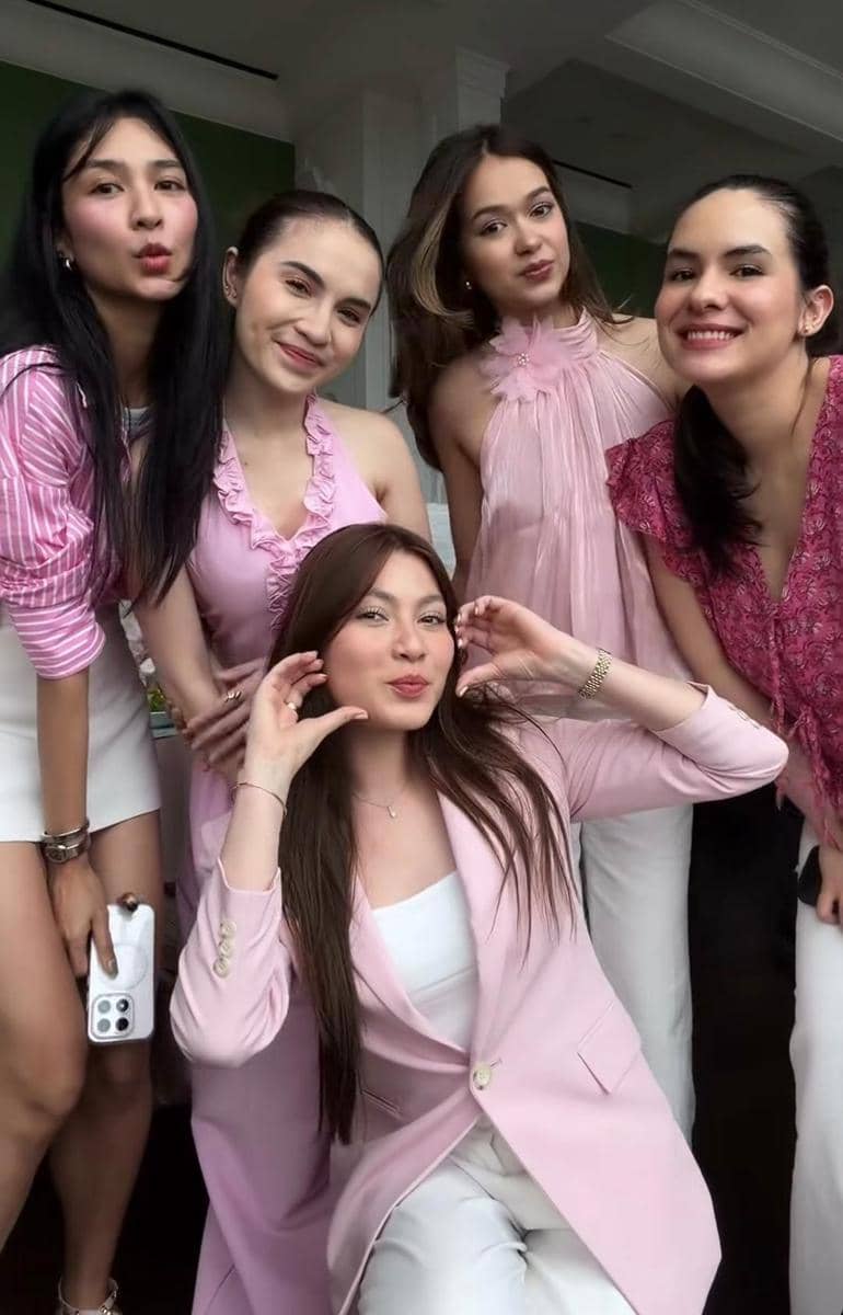 gaya seleb di Bridal Luncheon Syifa Hadju 