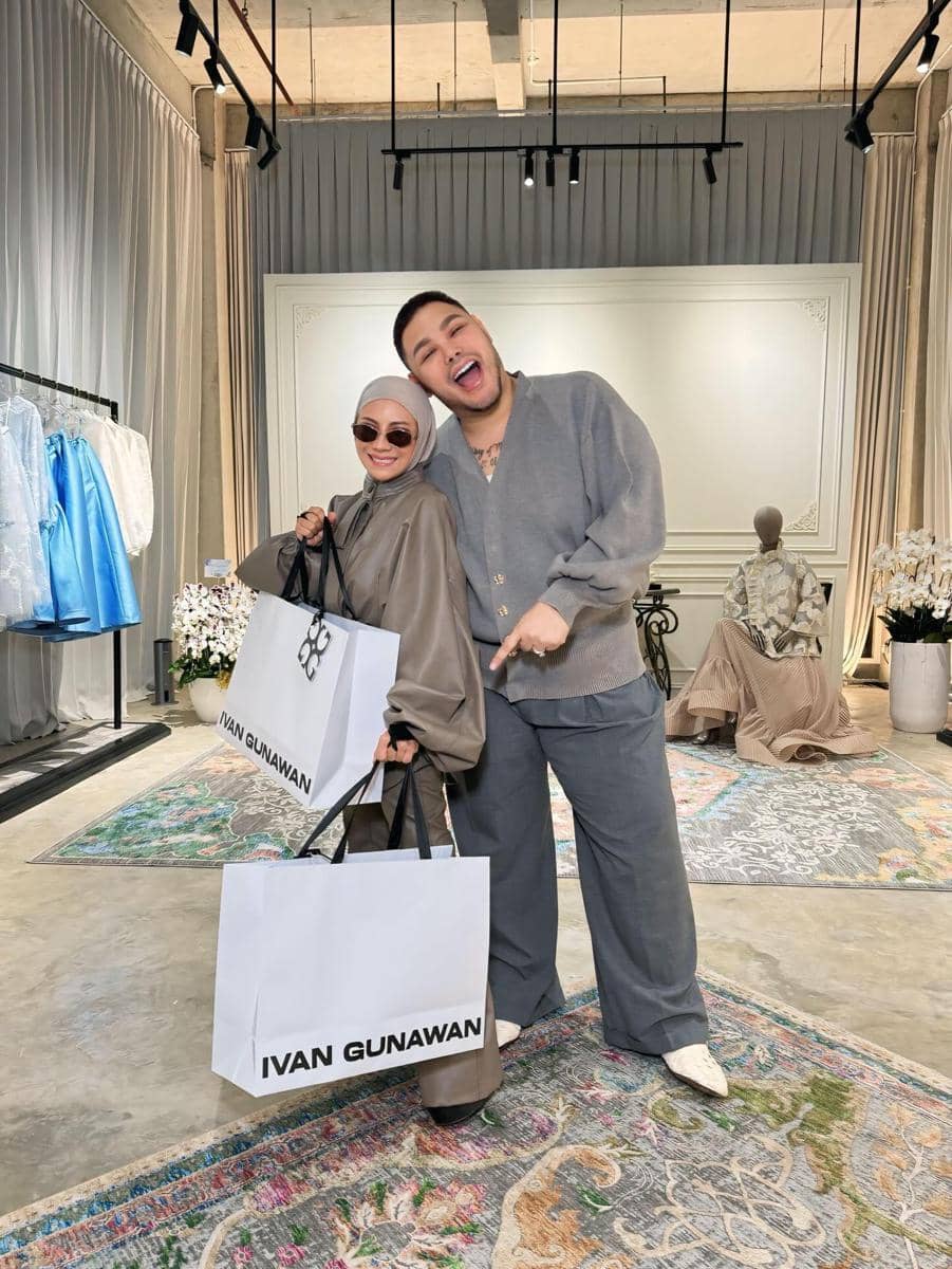 artis arisan di butik baru Ivan Gunawan