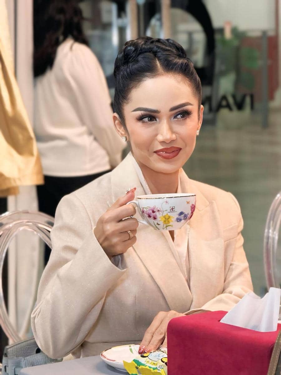 artis arisan di butik baru Ivan Gunawan