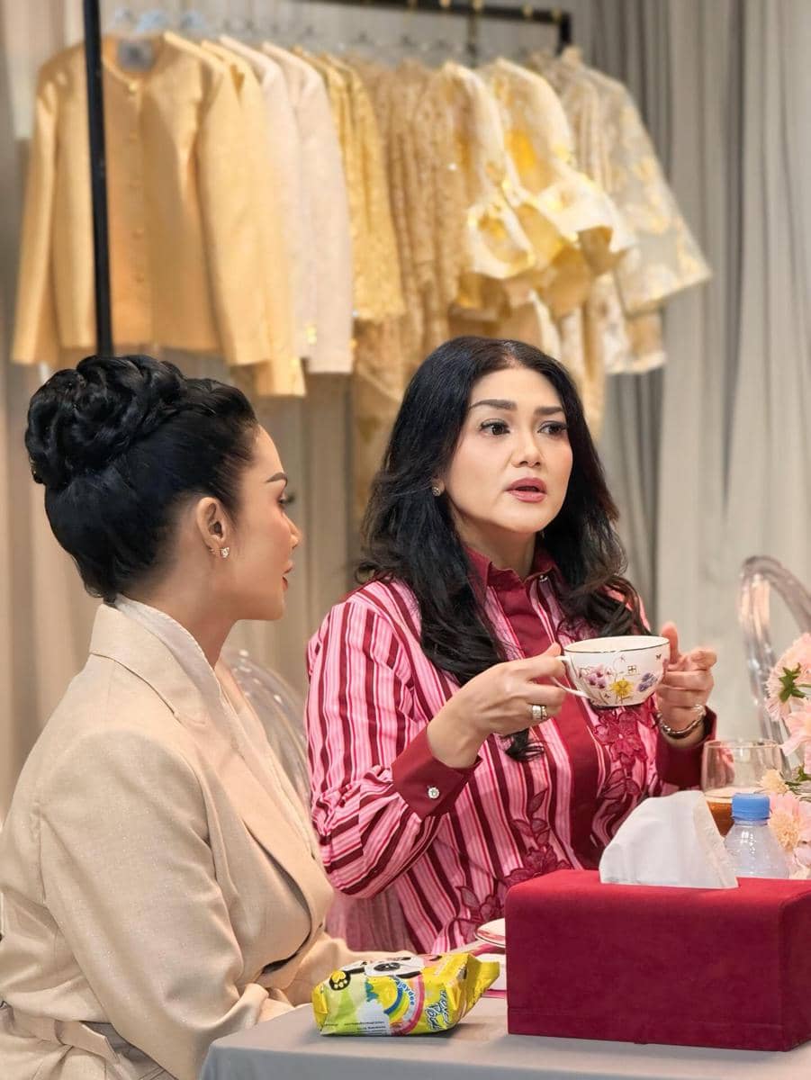 artis arisan di butik baru Ivan Gunawan