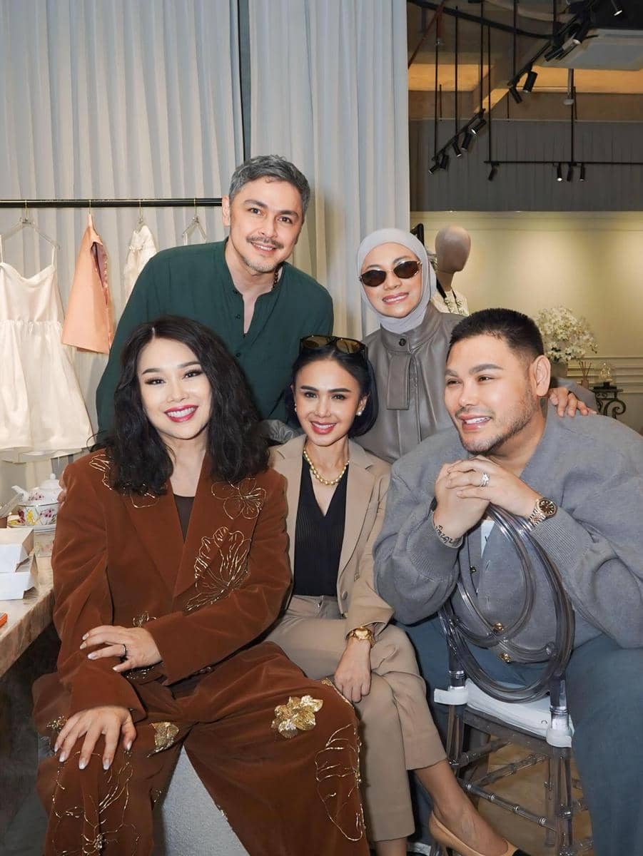 artis arisan di butik baru Ivan Gunawan