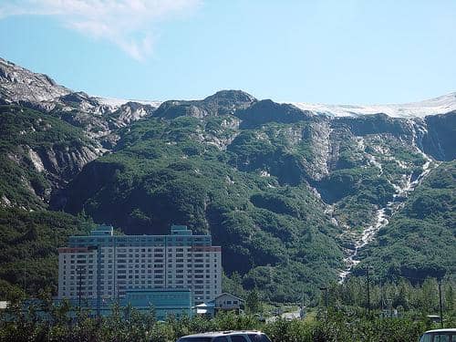5 Fakta Whittier, Kota Unik di Alaska yang Hidup di Bawah Satu Atap!