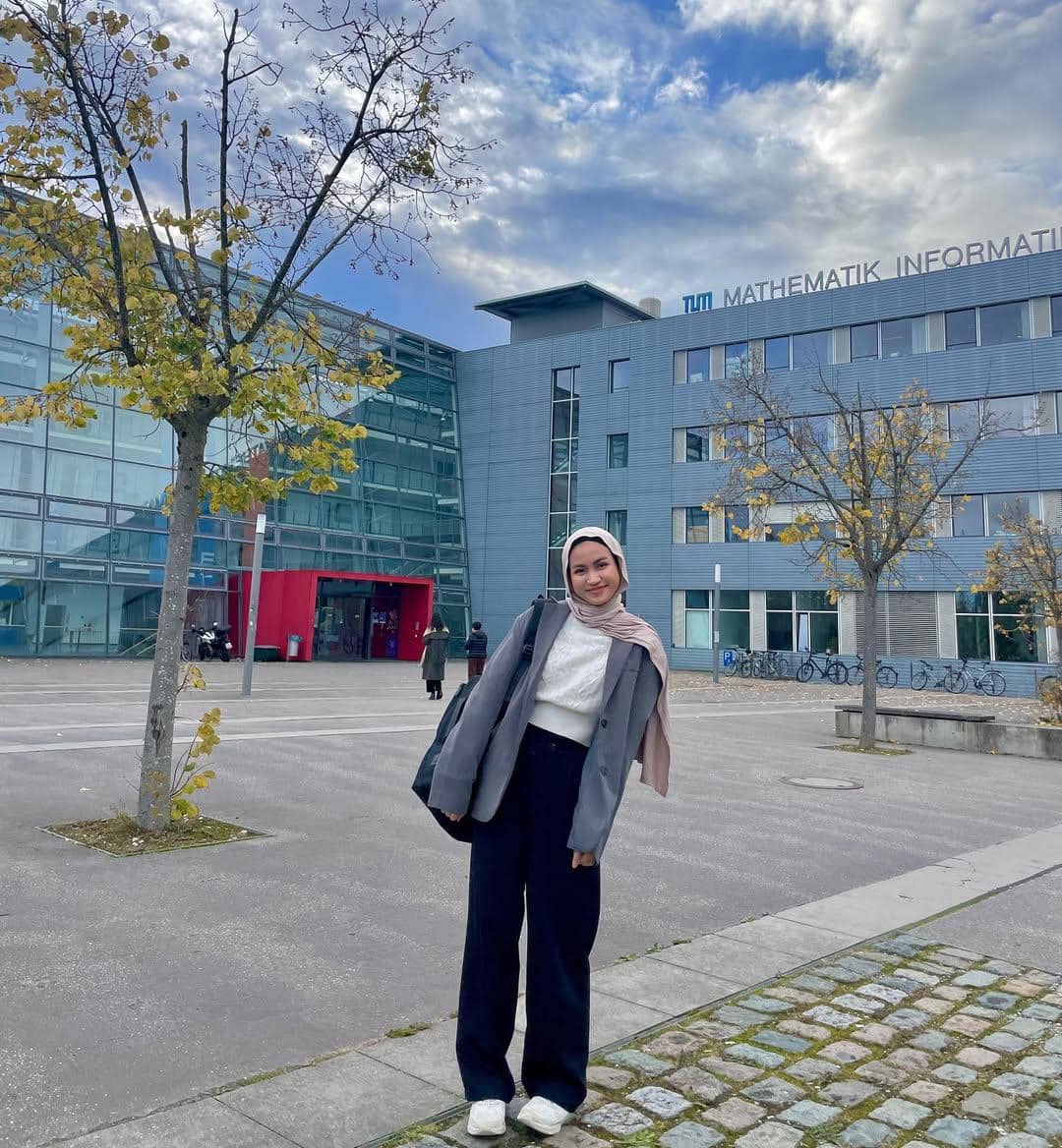 padu padan outfit hijab blazer