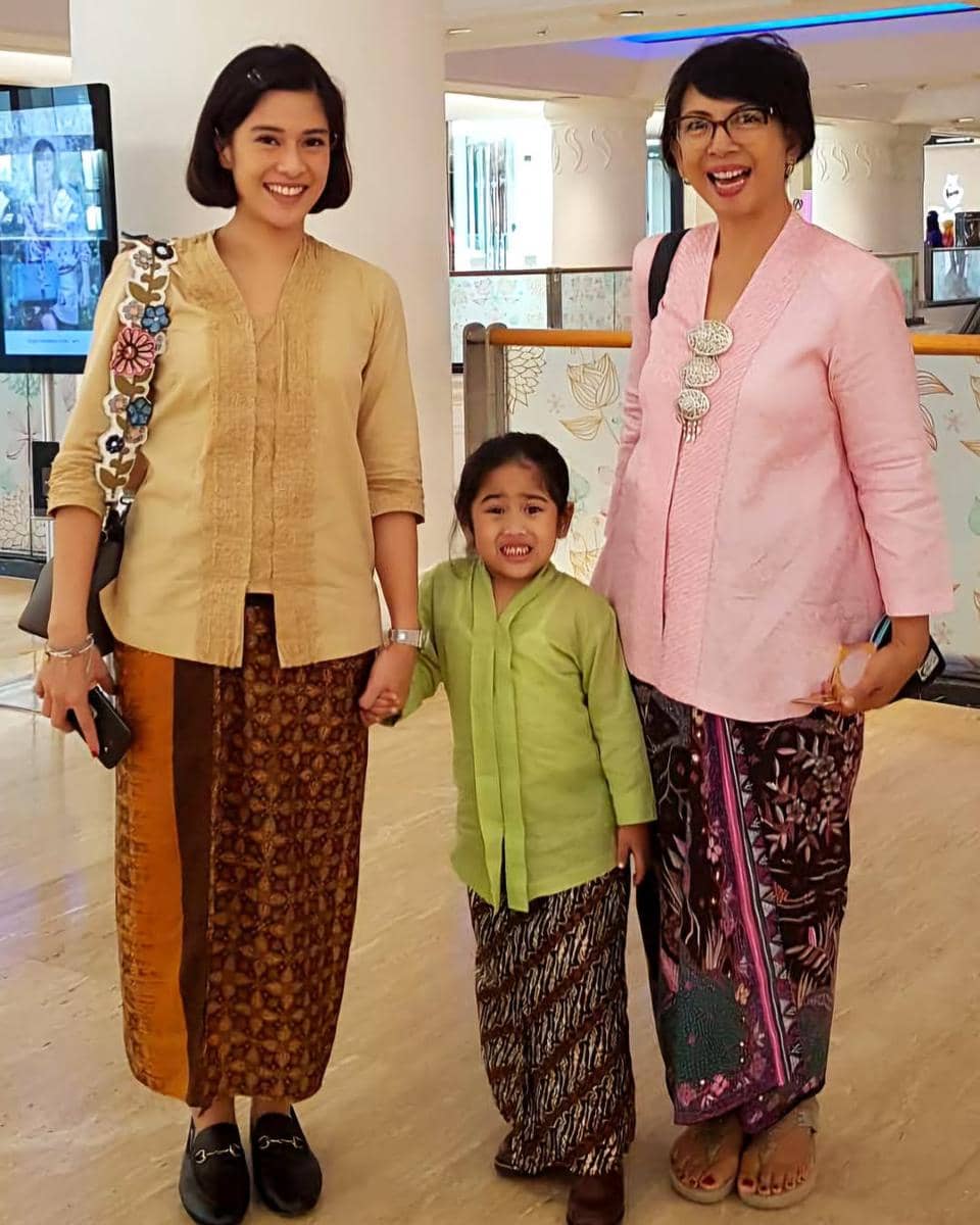 kebaya untuk Hari Kartini ala Dian Sastro
