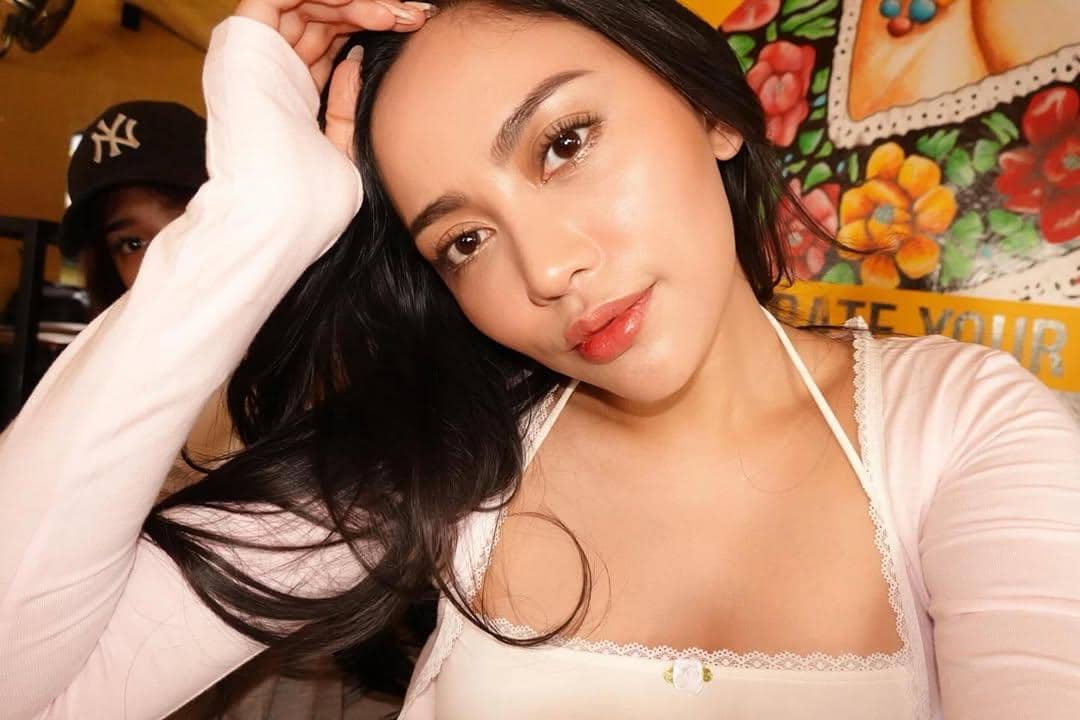 daily makaup ala Rachel Vennya