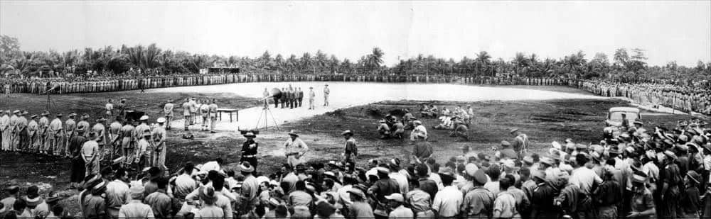 Jenderal Sir Thomas Blamey menerima penyerahan diri Angkatan Darat Kekaisaran Jepang ke-2 di pulau Morotai, Indonesia, pada tanggal 9 September 1945.