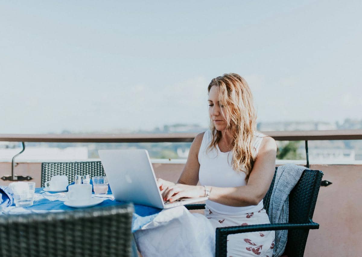 ilustrasi digital nomad