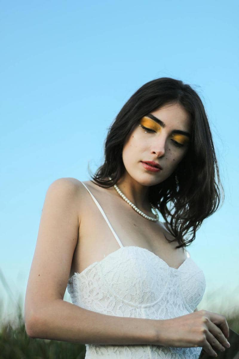 ilustrasi dress bustier bahan lace