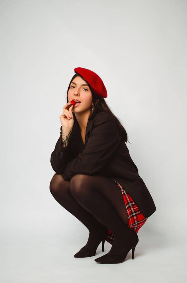 ilustrasi rok mini tartan