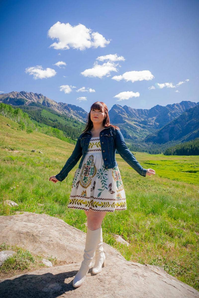 ilustrasi denim cropped jacket dan dress ethic