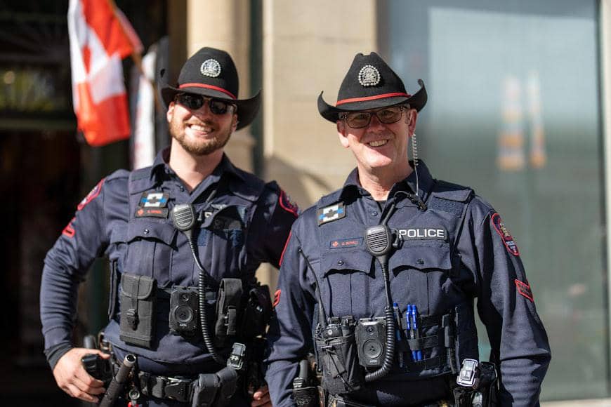 ilustrasi polisi yang menjaga keamanan di Kanada