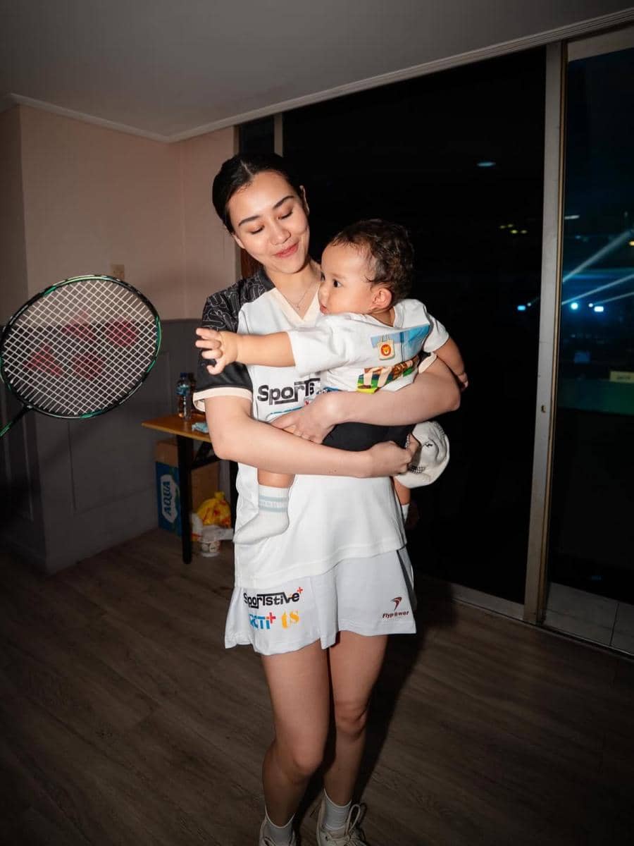 Aaliyah dan Thariq bertanidng di kompetisi bulu tangkis