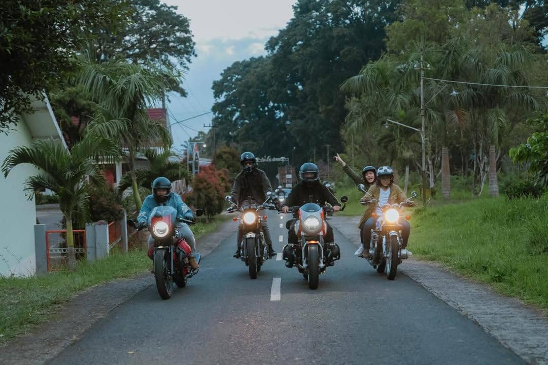 10 Potret The Dudas-1 Liburan bareng "Dilan dan Ancika" di Banyuwangi