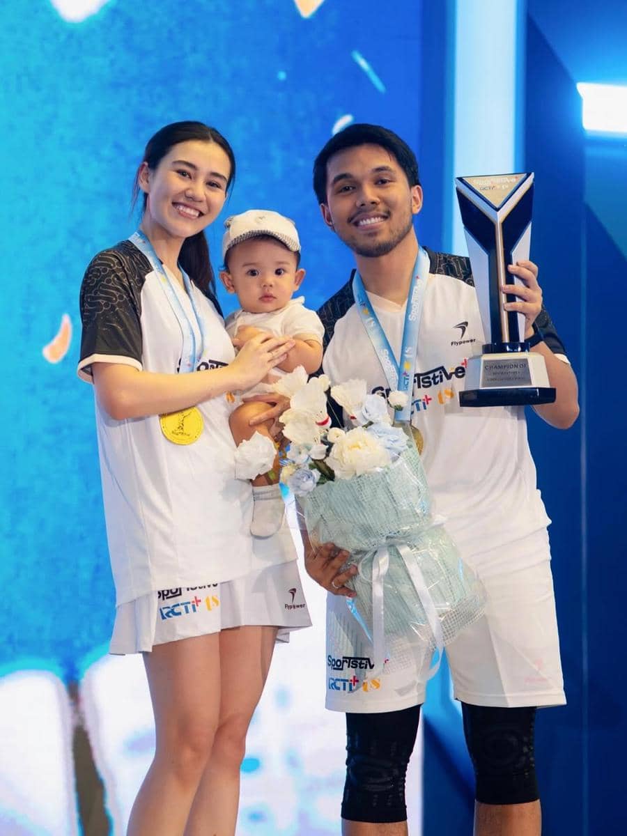 Aaliyah dan Thariq bertanding di kompetisi bulu tangkis