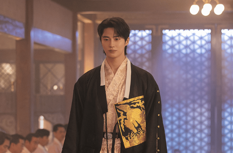 Cuplikan drama Korea Perfect Crown