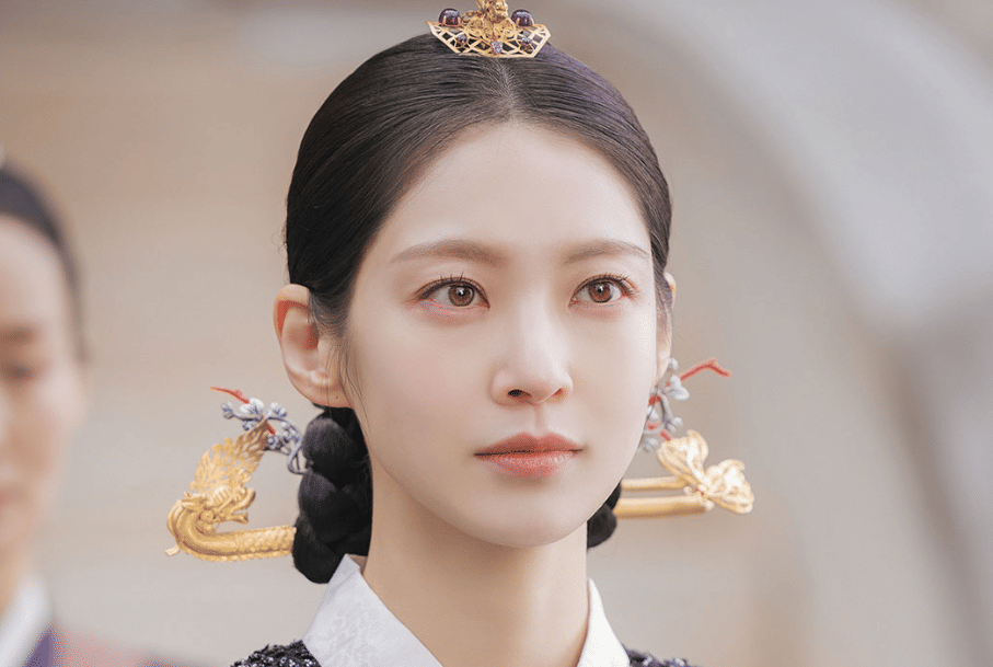 Cuplikan drama Korea Perfect Crown