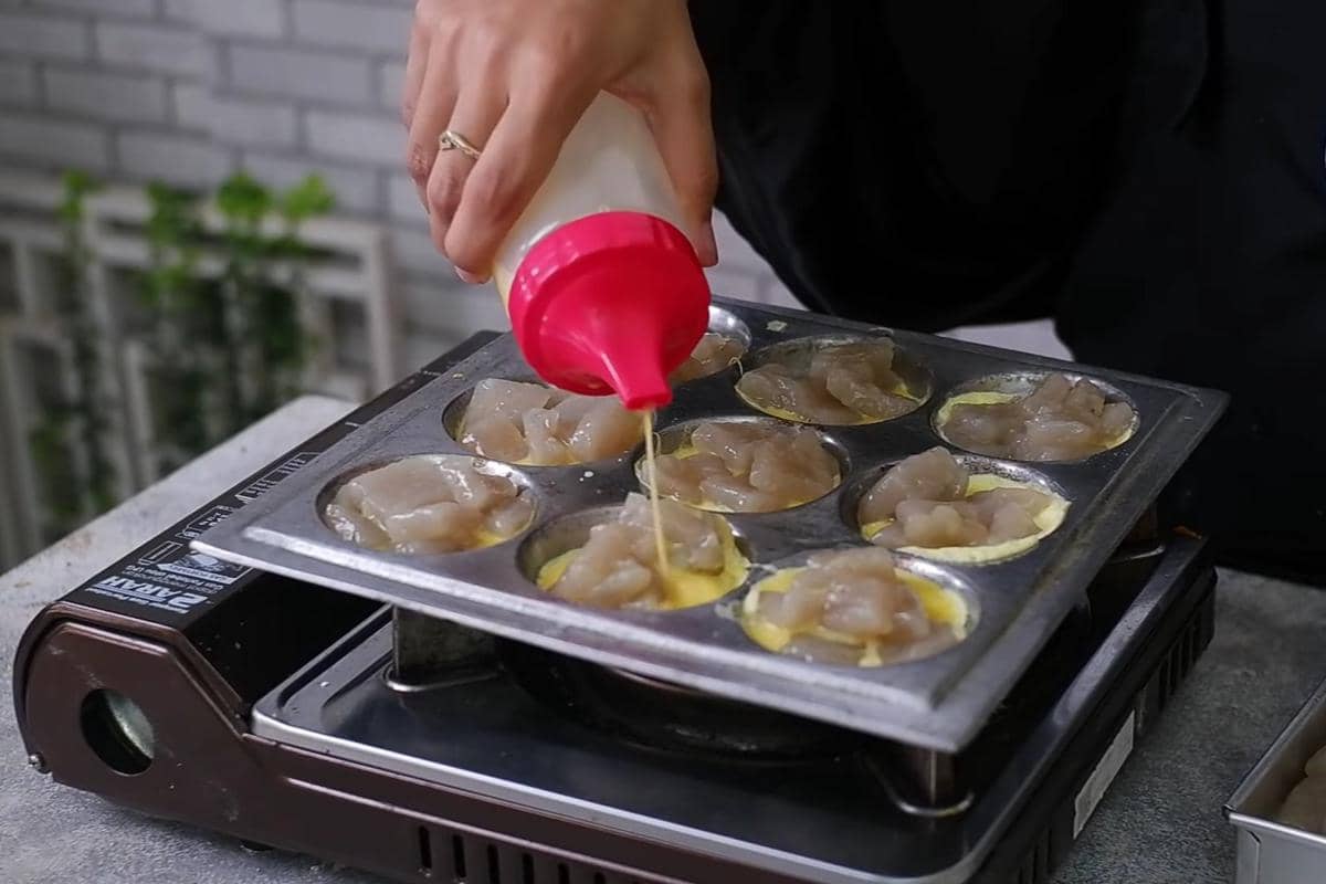 ilustrasi membuat cimin telur pedas