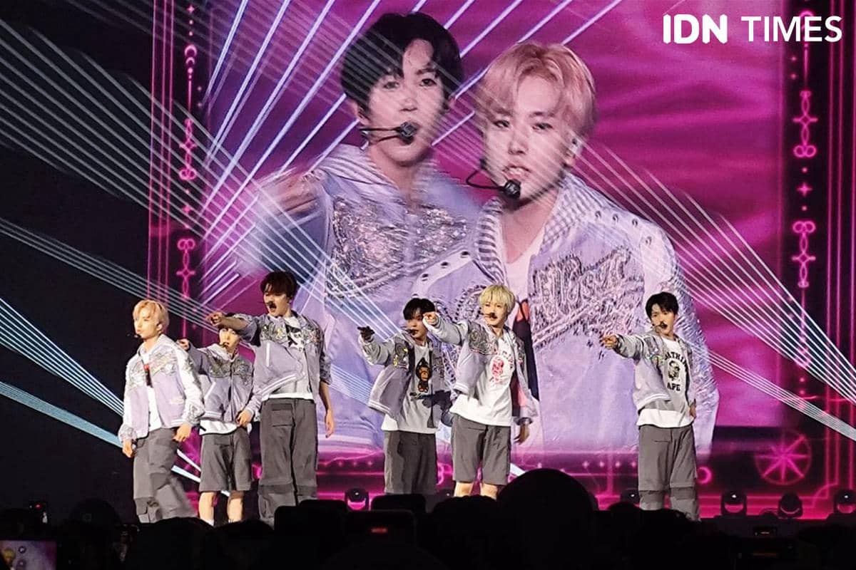 Konser langsung dibuka dengan Steady yang energik.jpg