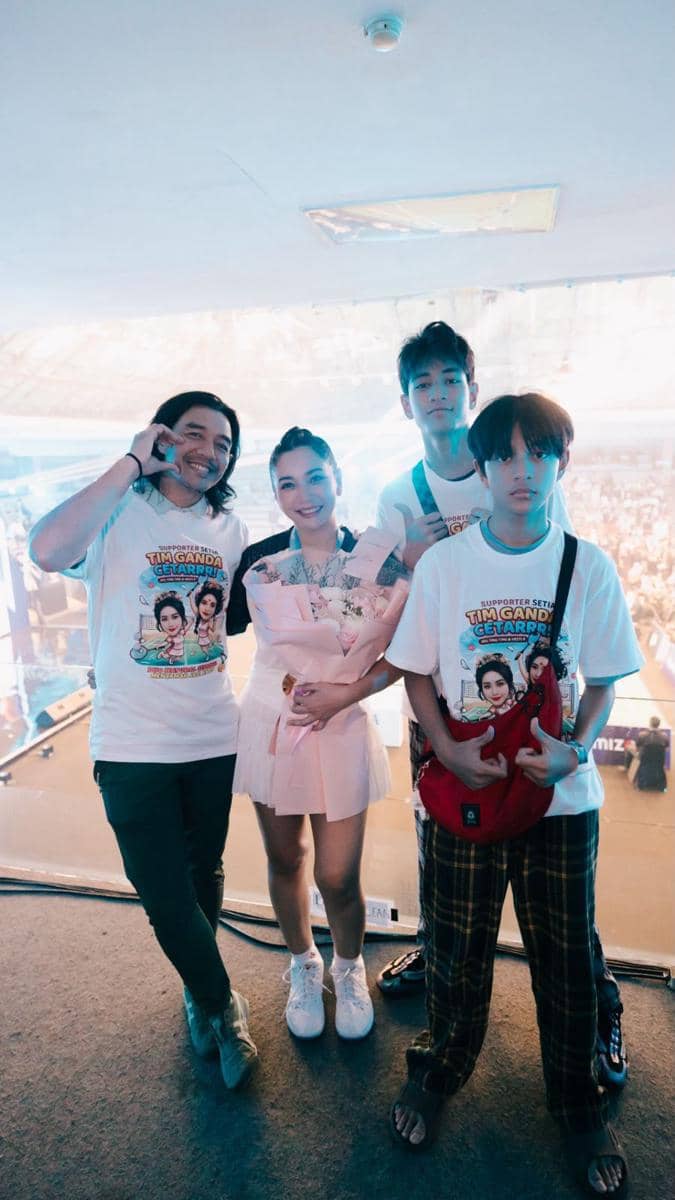 Suporter Hesti dan Ayu Ting Ting di Sportstive (instagram.com/hestipurwadinata)