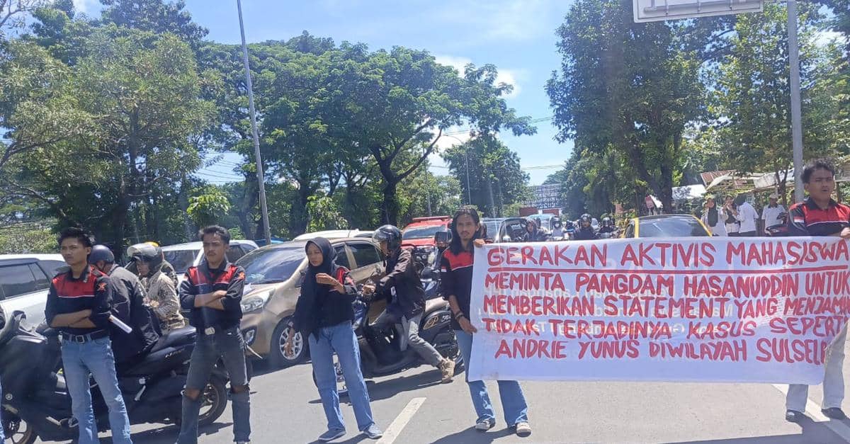Anggota Gerakan Aktivis Mahasiswa (GAM) Makassar menderita luka lebam pada bagian mata akibat pukulan dari orang tak dikenal saat demonstrasi solidaritas untuk Andrie Yunus, Kamis (9/4/2026). Dok. GAM Makassar