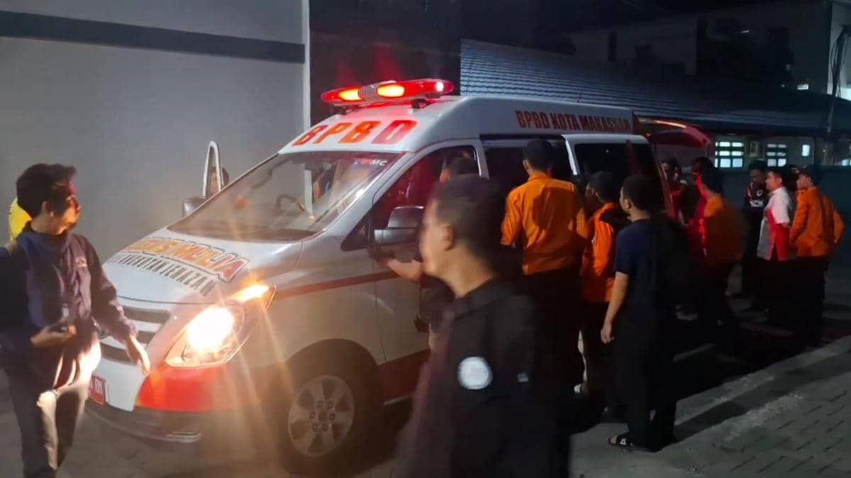 Anggota BPBD Makassar Tewas Ditabrak Tronton