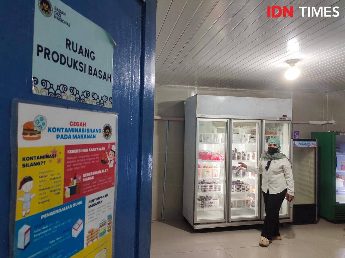 Suasana ruang produksi basah di SPPG Sei Mencirim Sunggal Deli Serdang (IDN Times/Indah Permata Sari)