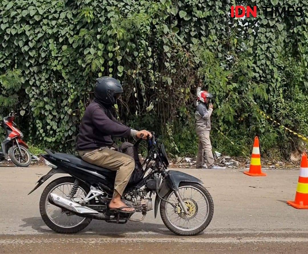 Kemacetan di Jalan Tanjung Api-api kilometer 8, Gasing, Banyuasin.