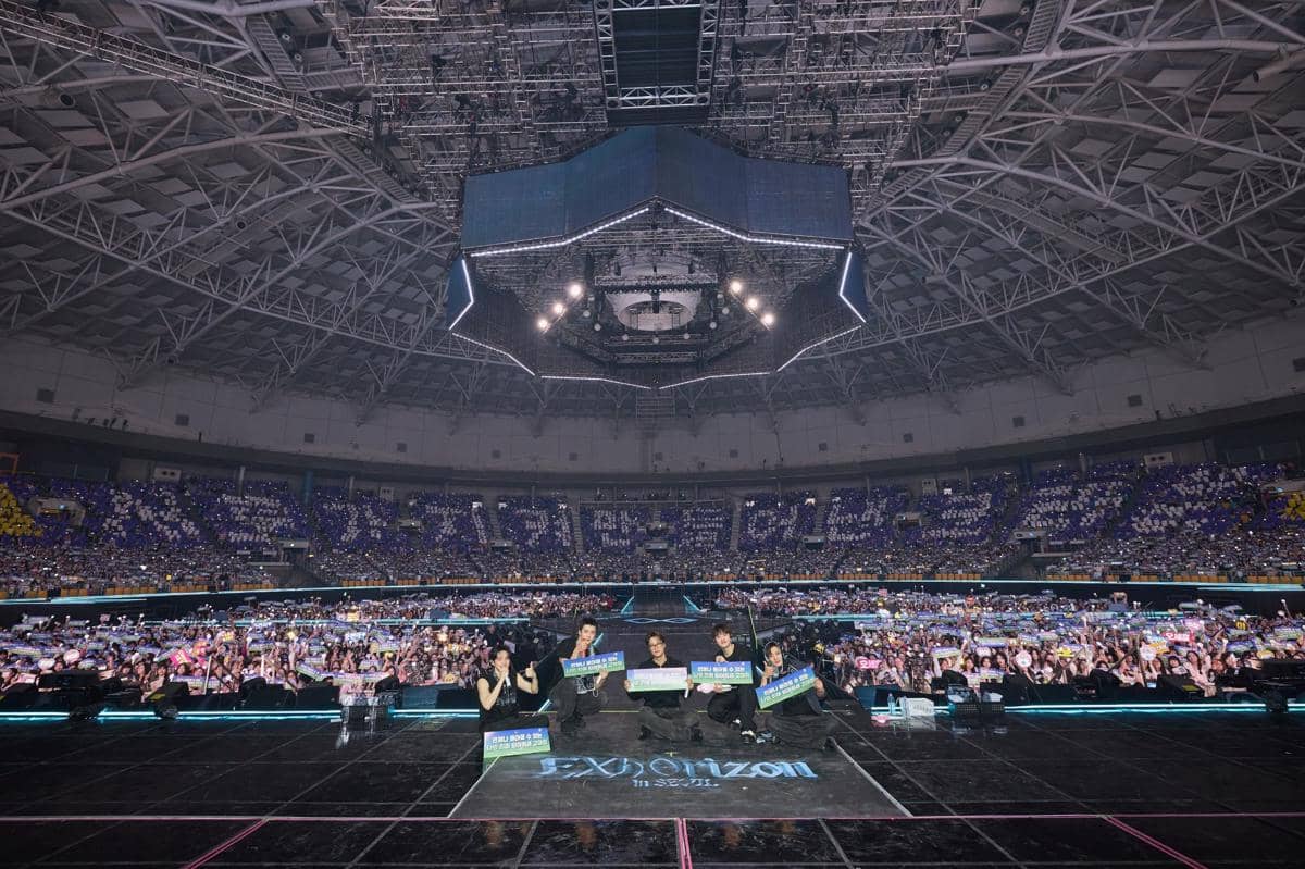 EXO di konser EXhOrizon (x.com/weareoneEXO)