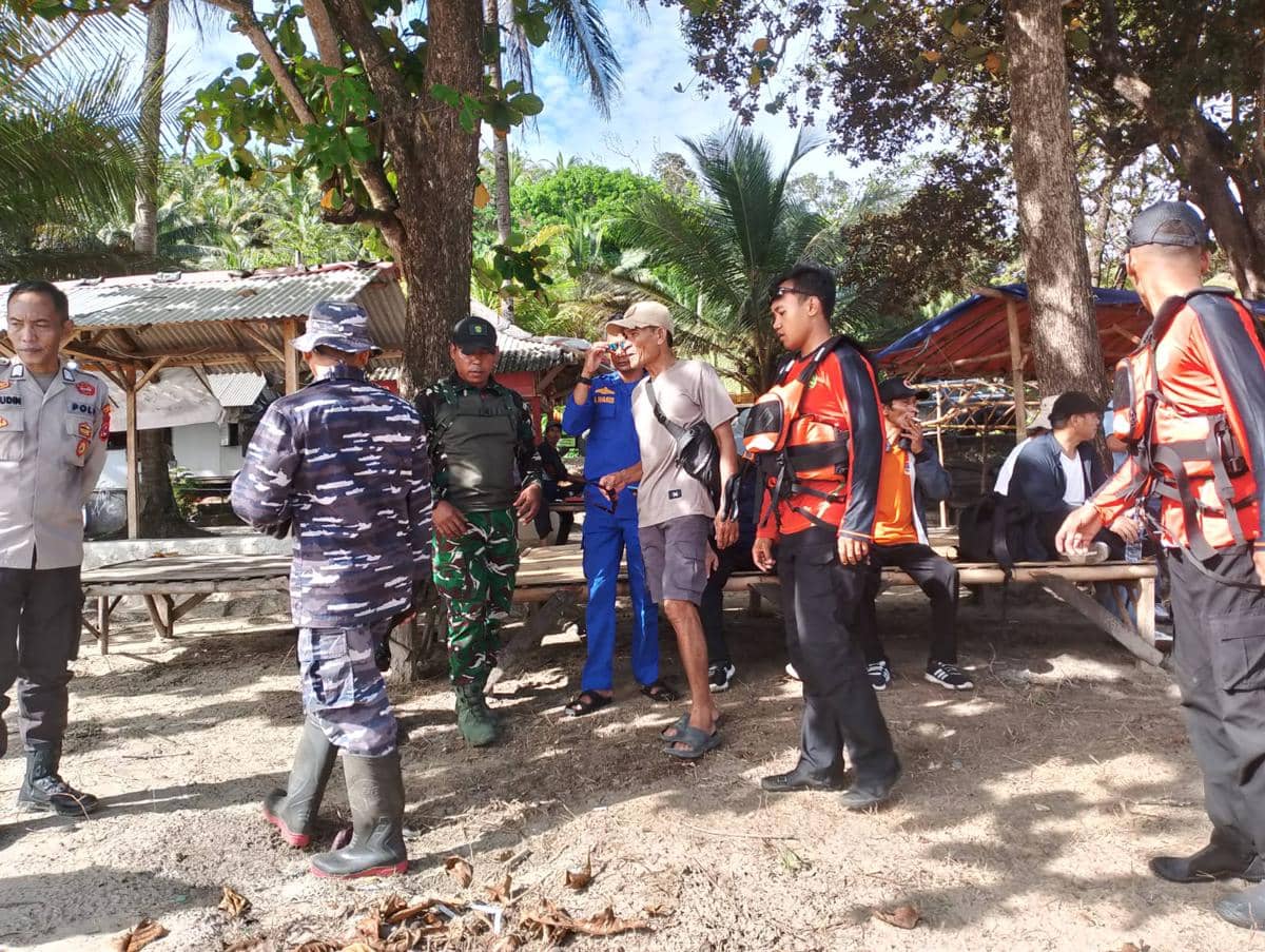 Wisatawan Asal China Hilang Terseret Ombak di Pantai Cikeusal Lebak