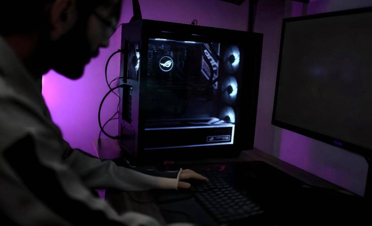 ROG GM700TZ-R97X831WOM (dok. ASUS)