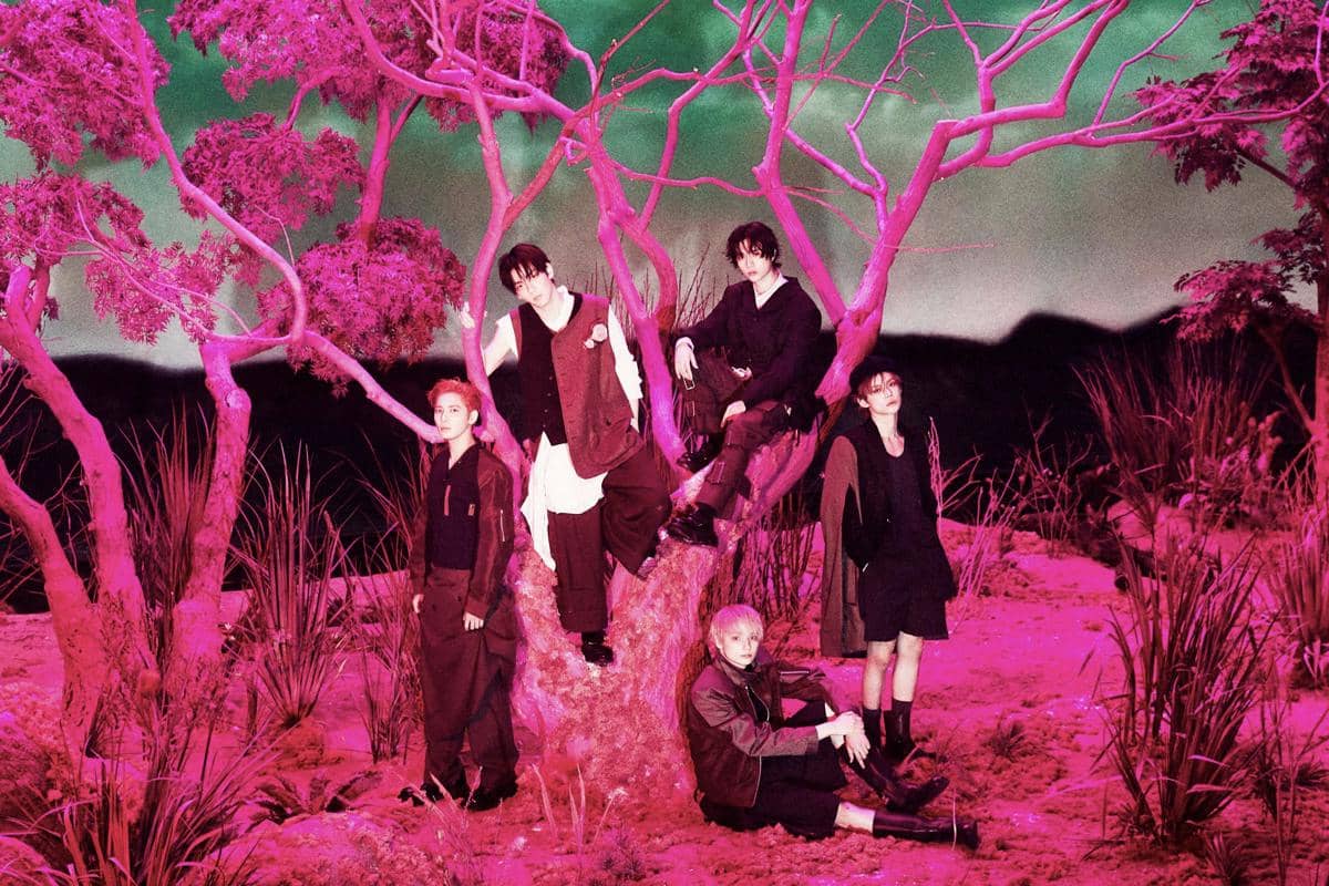 potret TXT di mini album 7TH YEAR: A Moment of Stillness in the Thorns