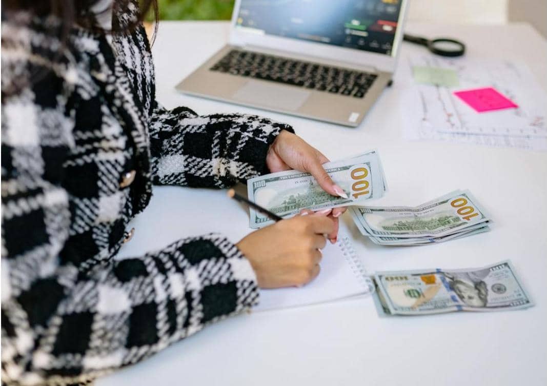 5 Kebiasaan Mengelola Pengeluaran Emosional dengan Bijak, Gak Boros!