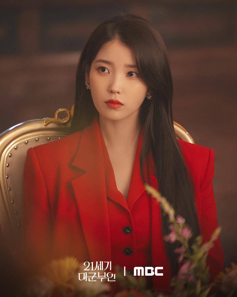 IU di Perfect Crown